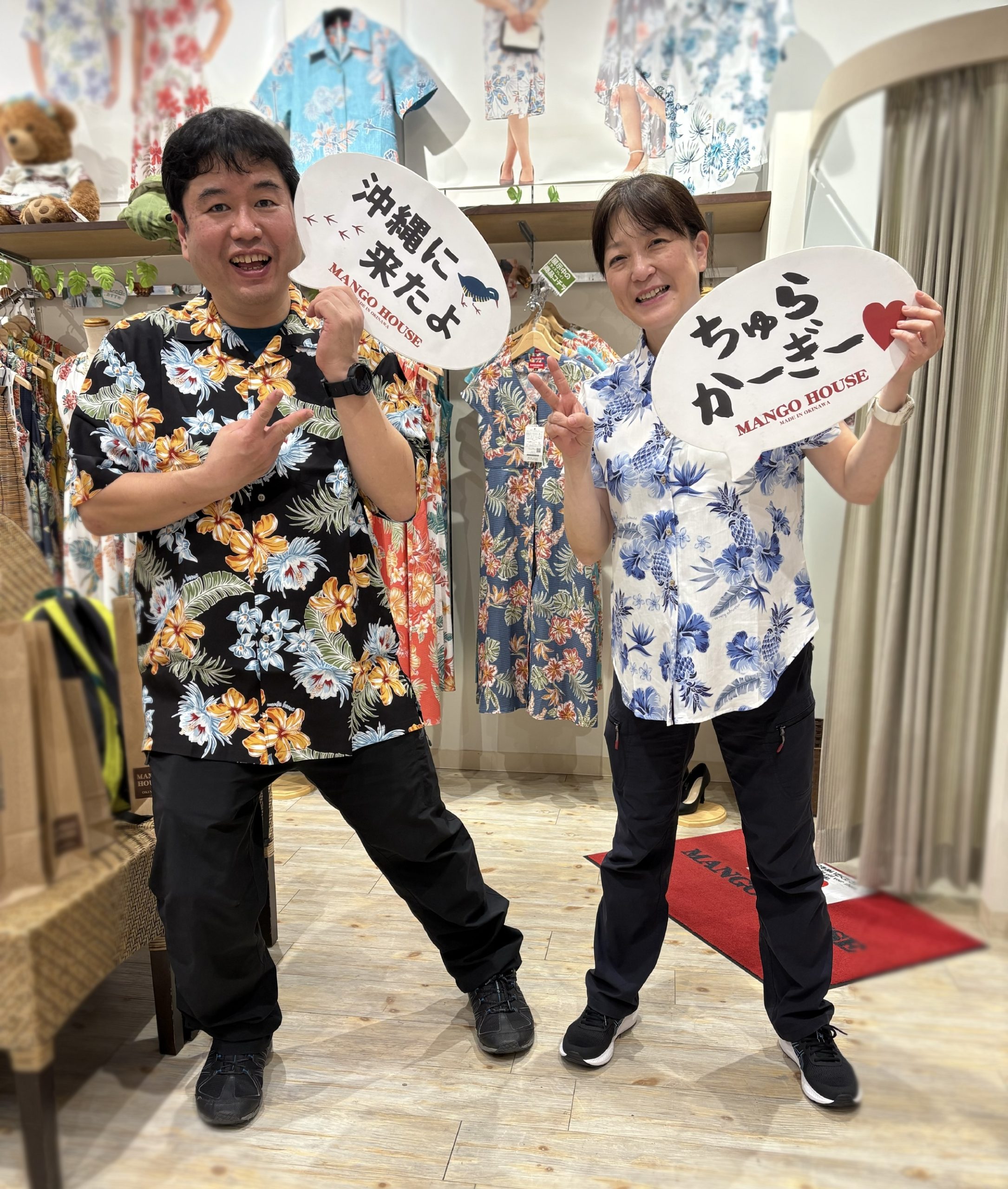 楽しそうな笑顔が素敵なお客様！沖縄初日でかりゆしウェアを求めてご来店♪