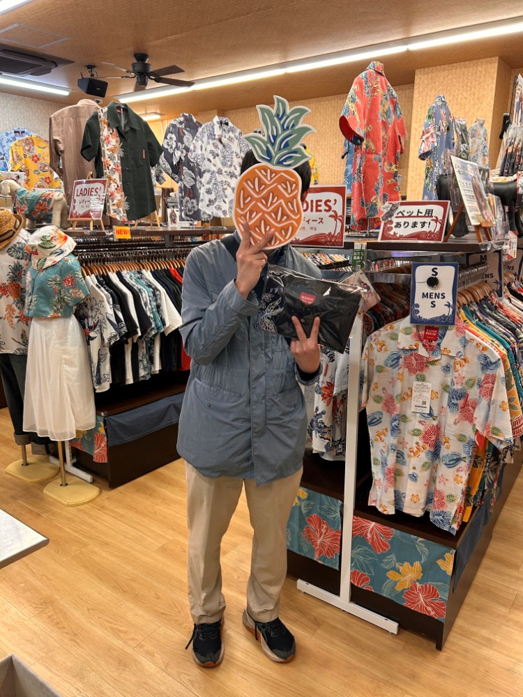 初めてのかりゆしウェア👕🌺何店舗か回った後にお気に入りの一着をゲット😳✨