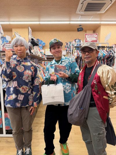 マンゴハウス常連のお客様今回も素敵なかりゆしウェアに出会えました♪