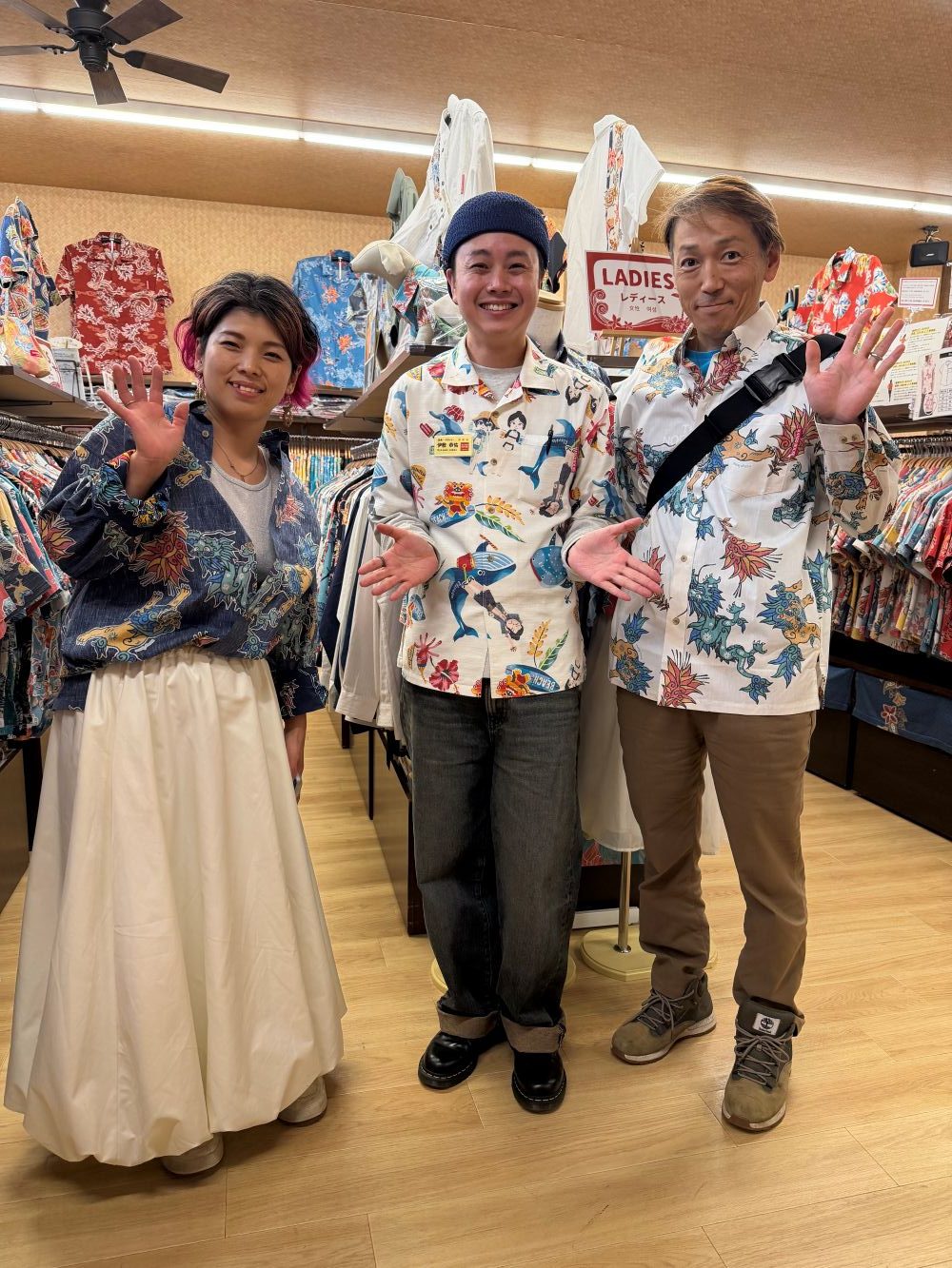 長袖かりゆしウェアを着用して、デザイナーに会いに来てくださったお客様♪