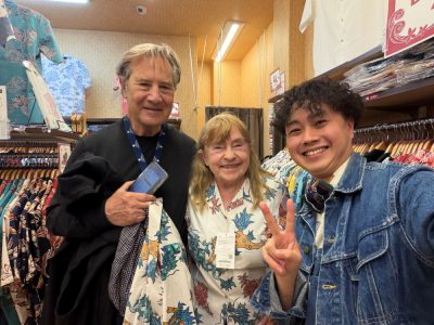 カルフォルニアからマンゴハウスのかりゆしウェアを選んでいただきました♪