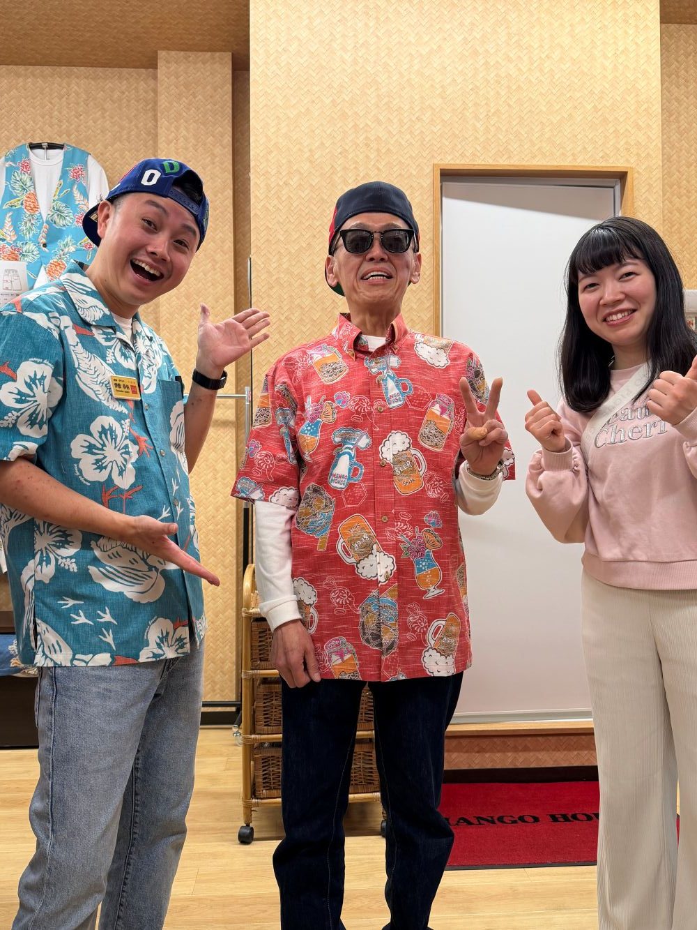 マンガチックイラストのかりゆしウェアが大好きなデザイナーに会いに来てくださったお客様✨