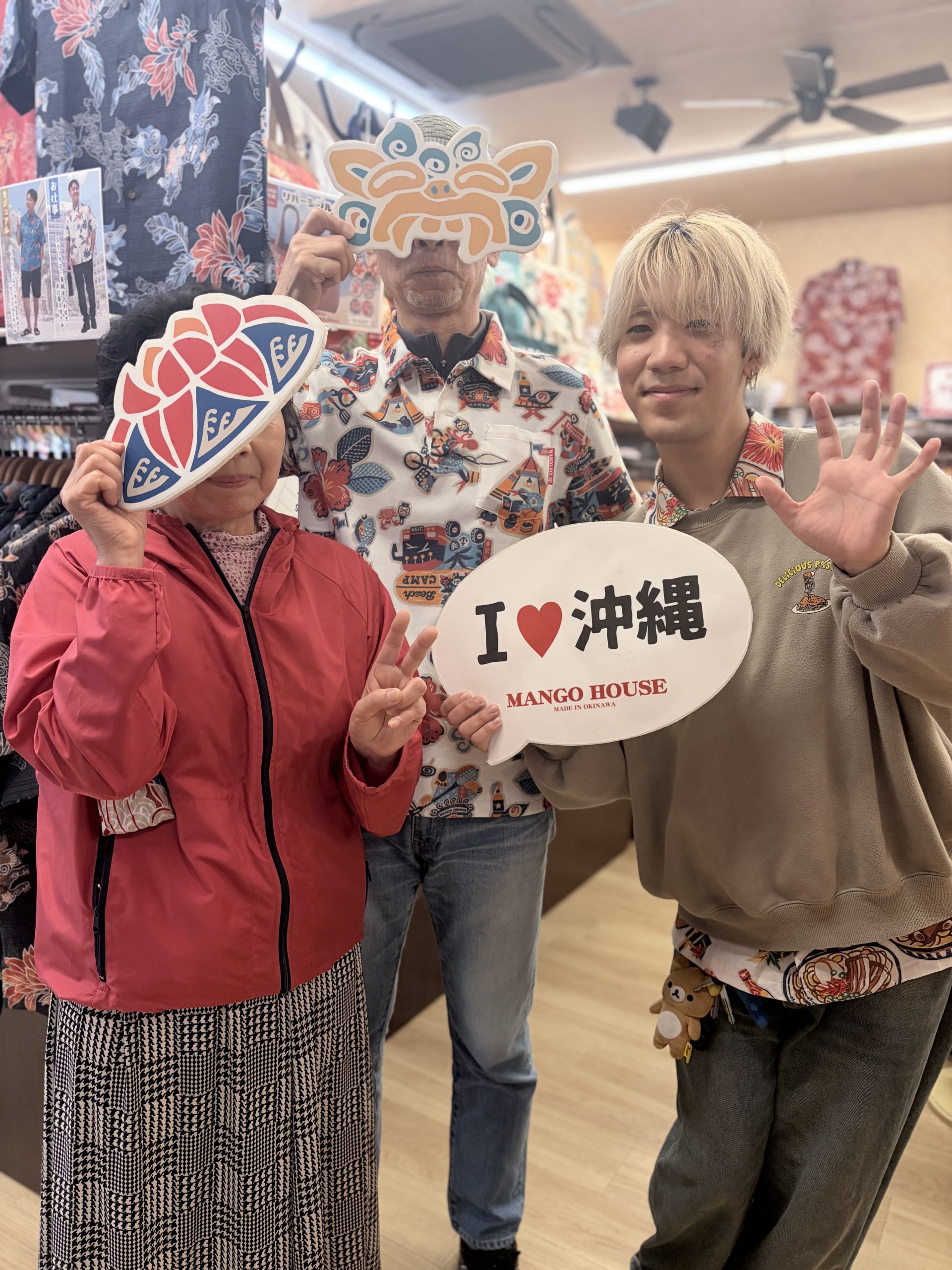 ポロシャツかりゆしウェアでハイシーサー🌺✨スタッフもご一緒に♪