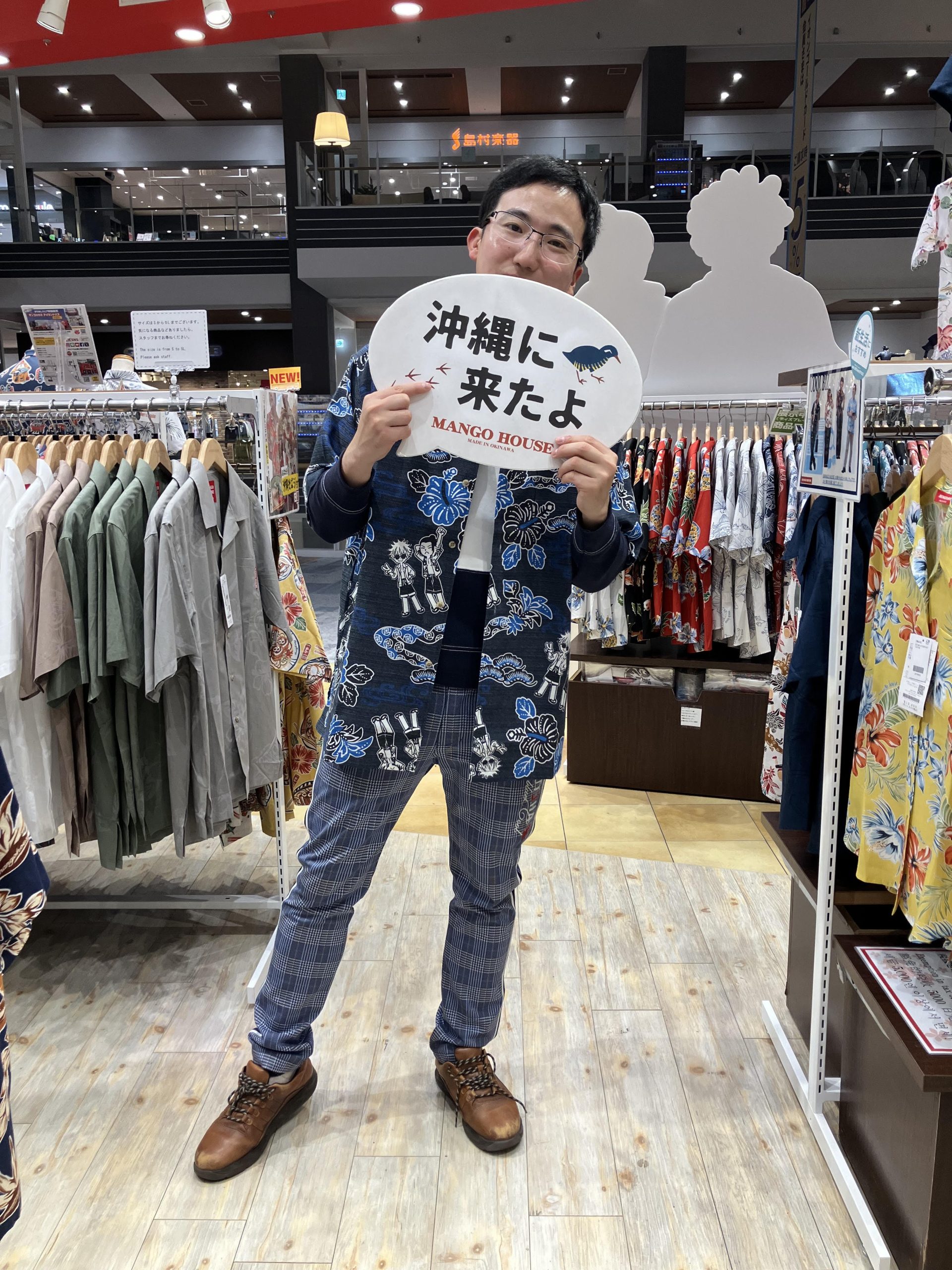 お仕事で沖縄に新生活の準備でお買い物中のお客様ご来店！お気に入りのコラボデザインもゲットで大満足
