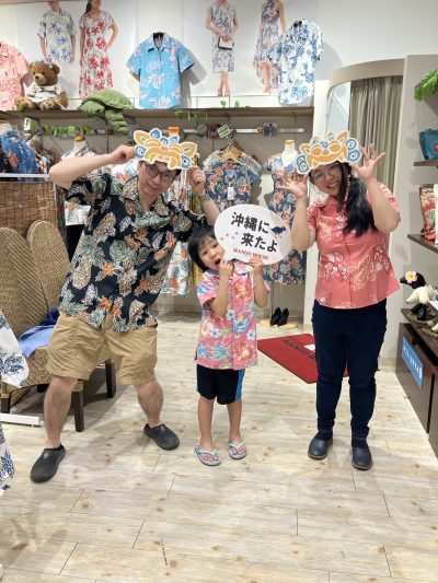 リピーター様ご来店お子さんもかりゆしを着てノリノリでお写真