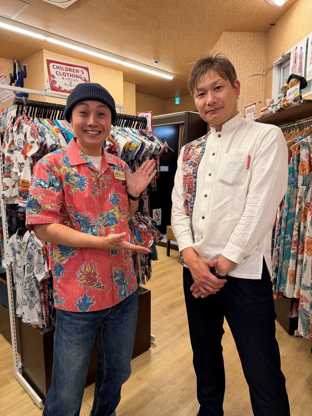 沖縄出張でのお仕事着は、かりゆしウェア✨マンゴハウス常連さまのご来店です♪🏝️🌈🌺