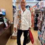 マンゴハウス常連様、懐かしい長袖かりゆしウェアを着用でご来店♪