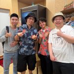 お気に入りのかりゆしウェアが見つかりスタッフと記念撮影♪