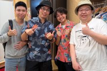 お気に入りのかりゆしウェアが見つかりスタッフと記念撮影♪