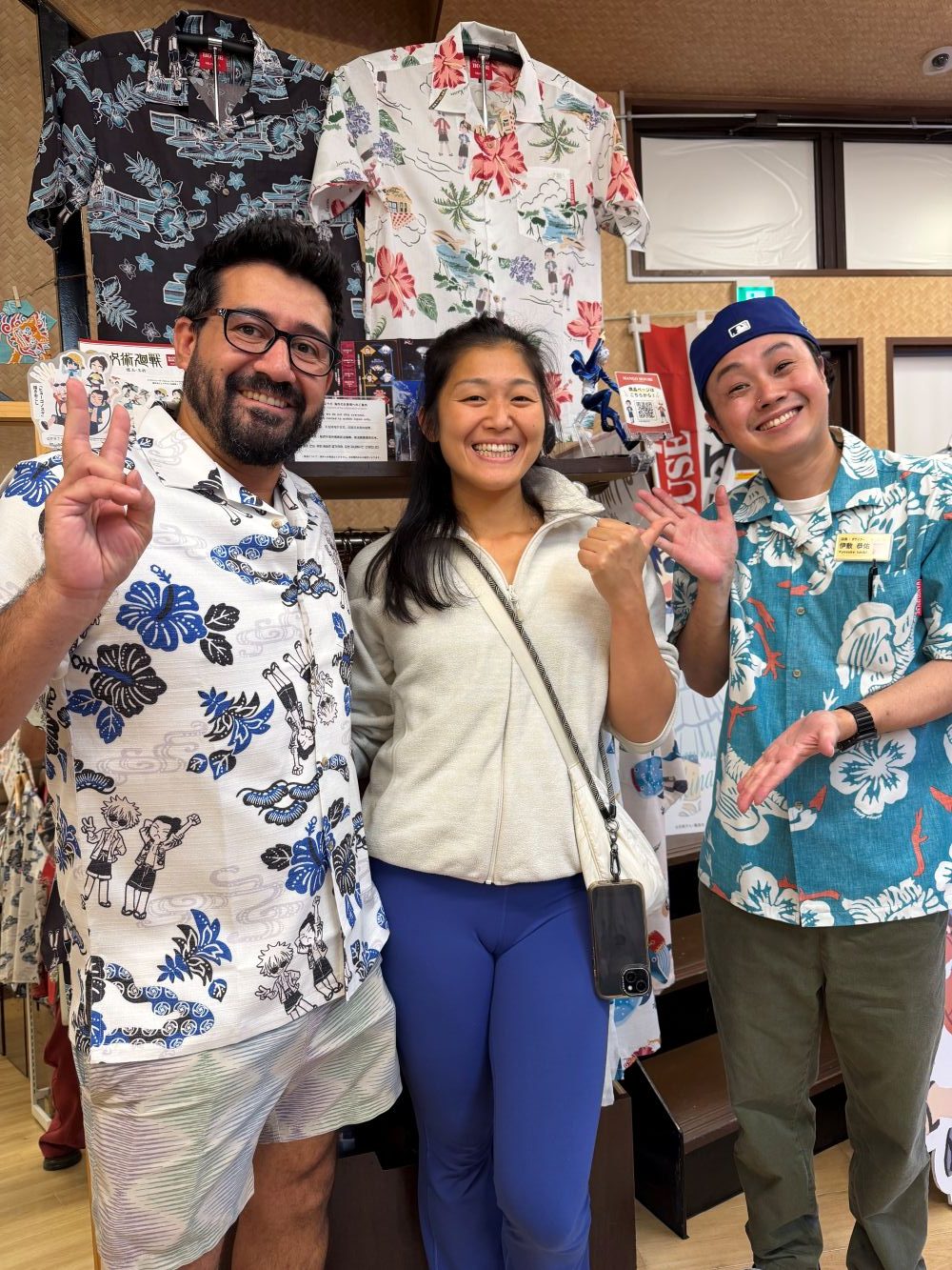 初めてのかりゆしウェアはスタッフデザインのおすすめに！デザイナーと記念撮影♪🌈📸🏝️