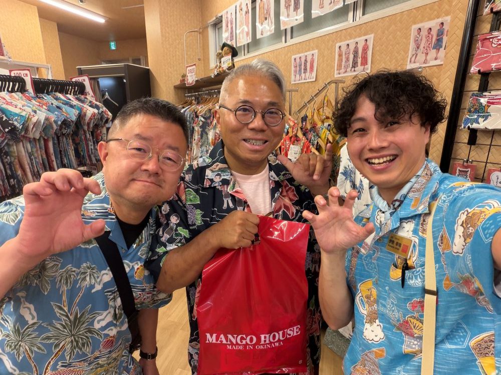 マンゴハウス2店舗を巡って、お気に入りのかりゆしウェアを見つけてくださったお客様🌈✨