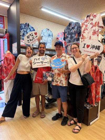 沖縄在住のお客様かりゆしウェアを着て沖縄に溶け込みます♪