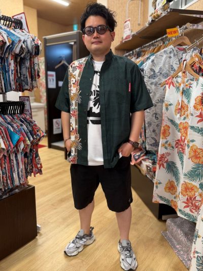 初かりゆしウェアにウキウキなお客様♪