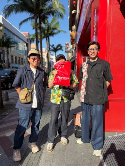 マンゴハウスのかりゆしウェアをかっこよく着こなすお客様♪