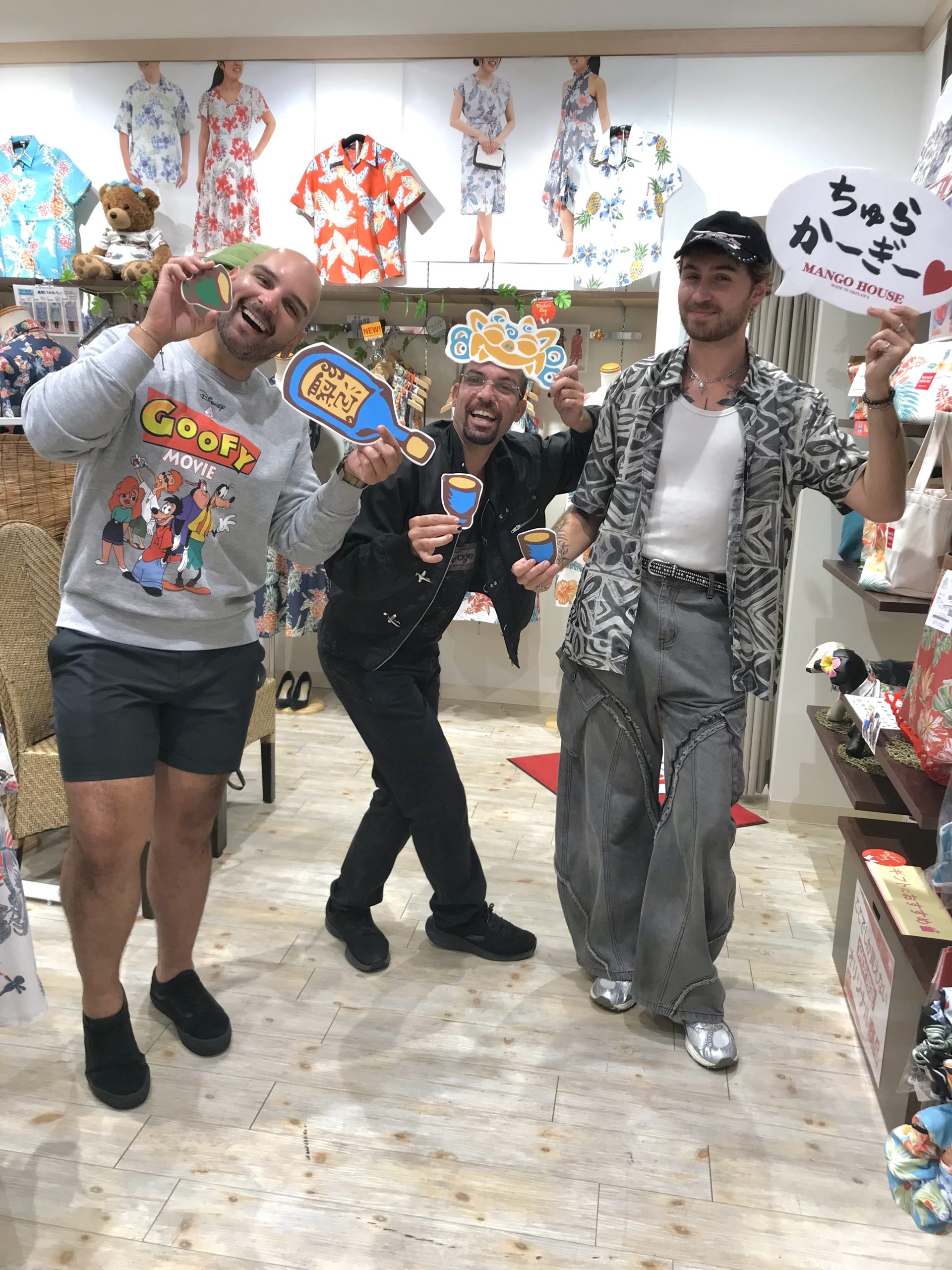 お友達を連れてリピーター様ご来店！日本語もうちなーぐちもお上手でスタッフも驚きです