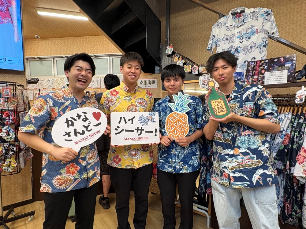 【4人組のお客様♪仲良くかりゆしウェアを選んでくれました♪】