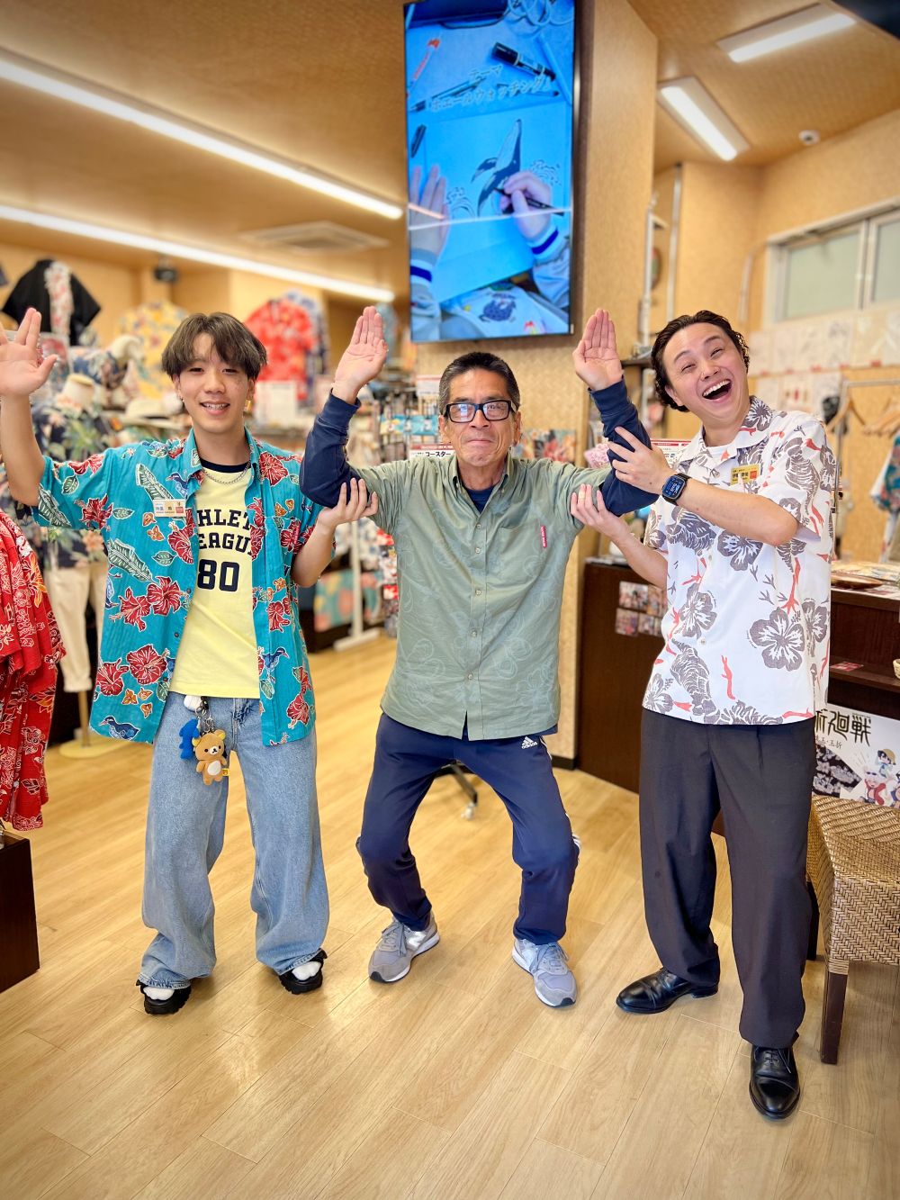 マンゴハウス常連様新しいかりゆしウェアを着用されて2回目のご来店です😎🙌