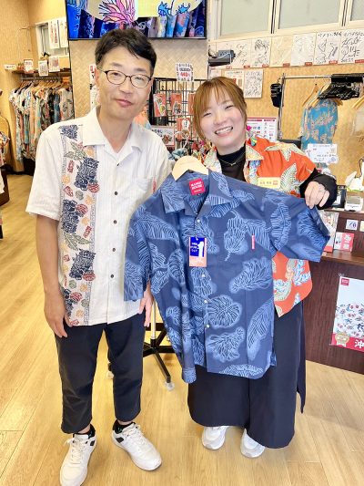 マンゴハウス常連のお客様が新作かりゆしウェアを求めてへご来店〜!1