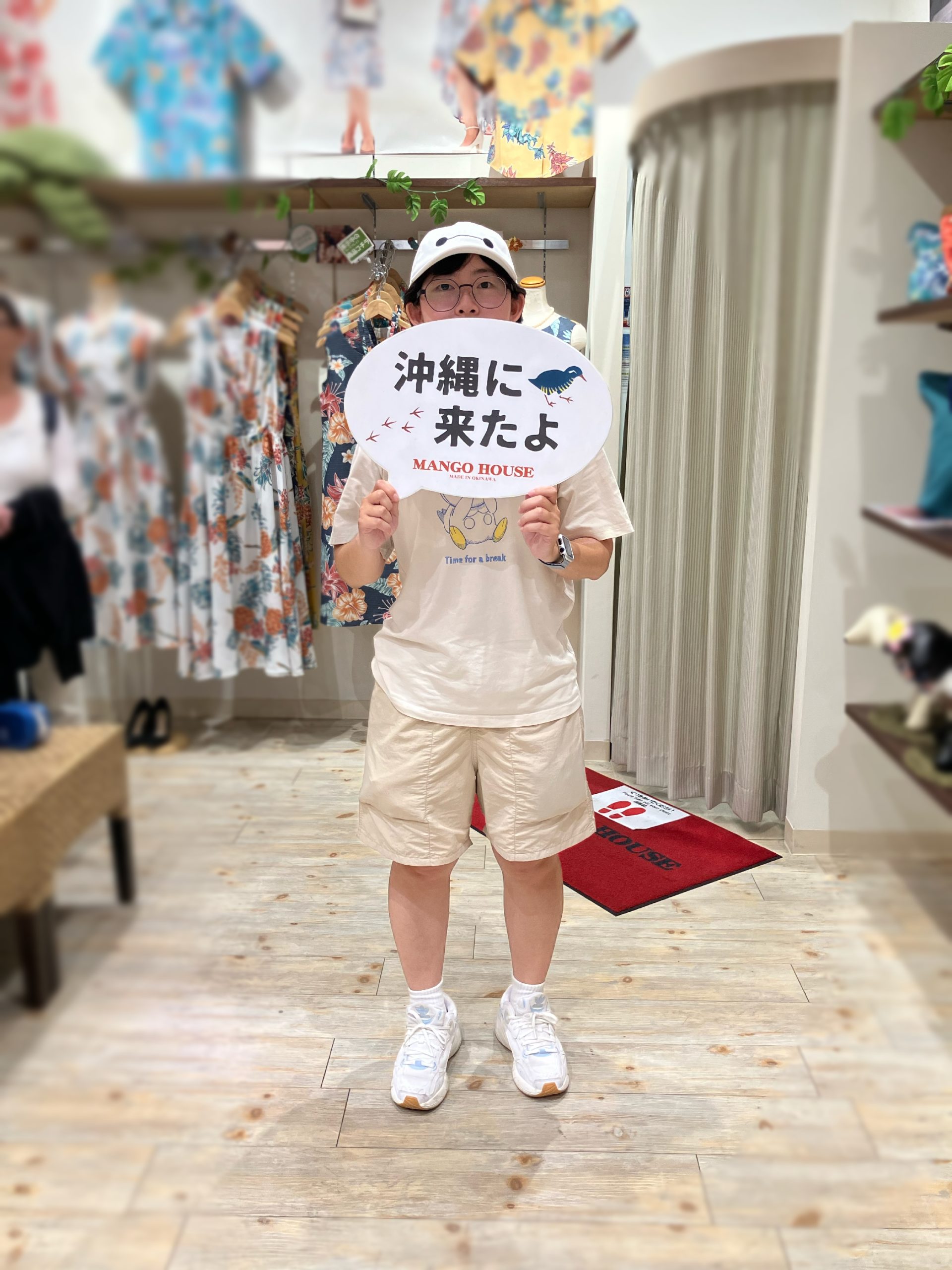 じっくりとデザインを吟味されて選ばれたのが 沖縄のお酒を可愛くポップに描いたデザインでした