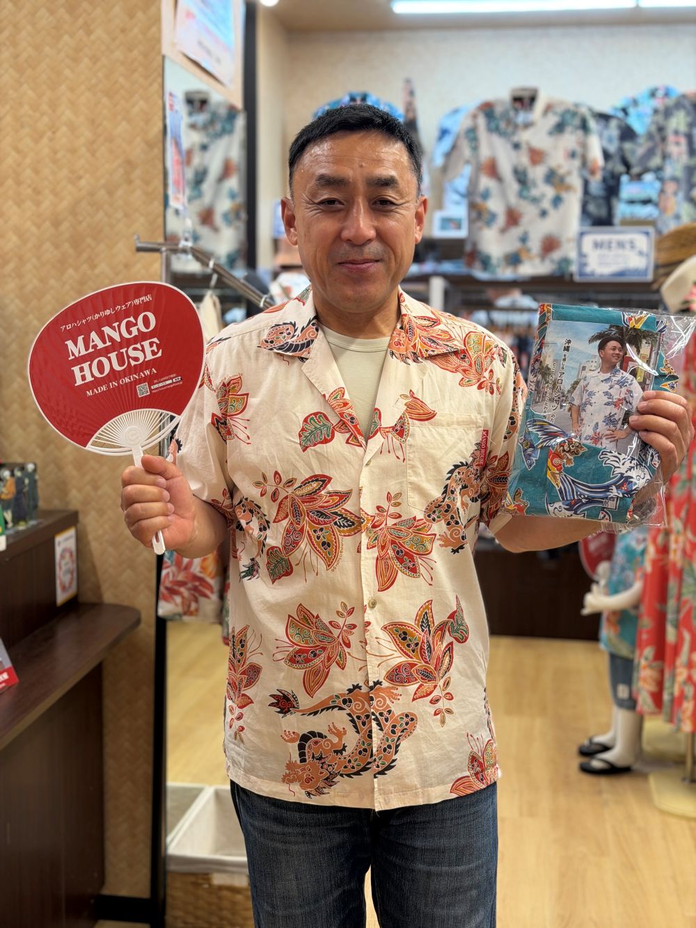 以前選んでくださったかりゆしウェアを着用され、久しぶりにご来店いただいたお客様です✨🏝️🌈🌺