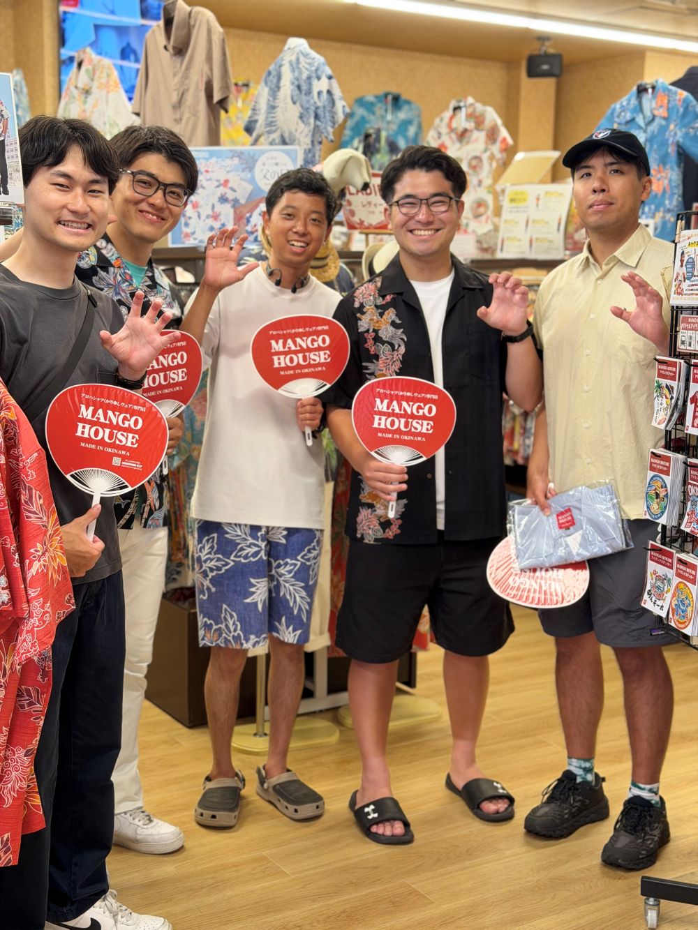 沖縄最終日にかりゆしウェアを記念に選んでくださったお客様✨🏝️🌈🌺