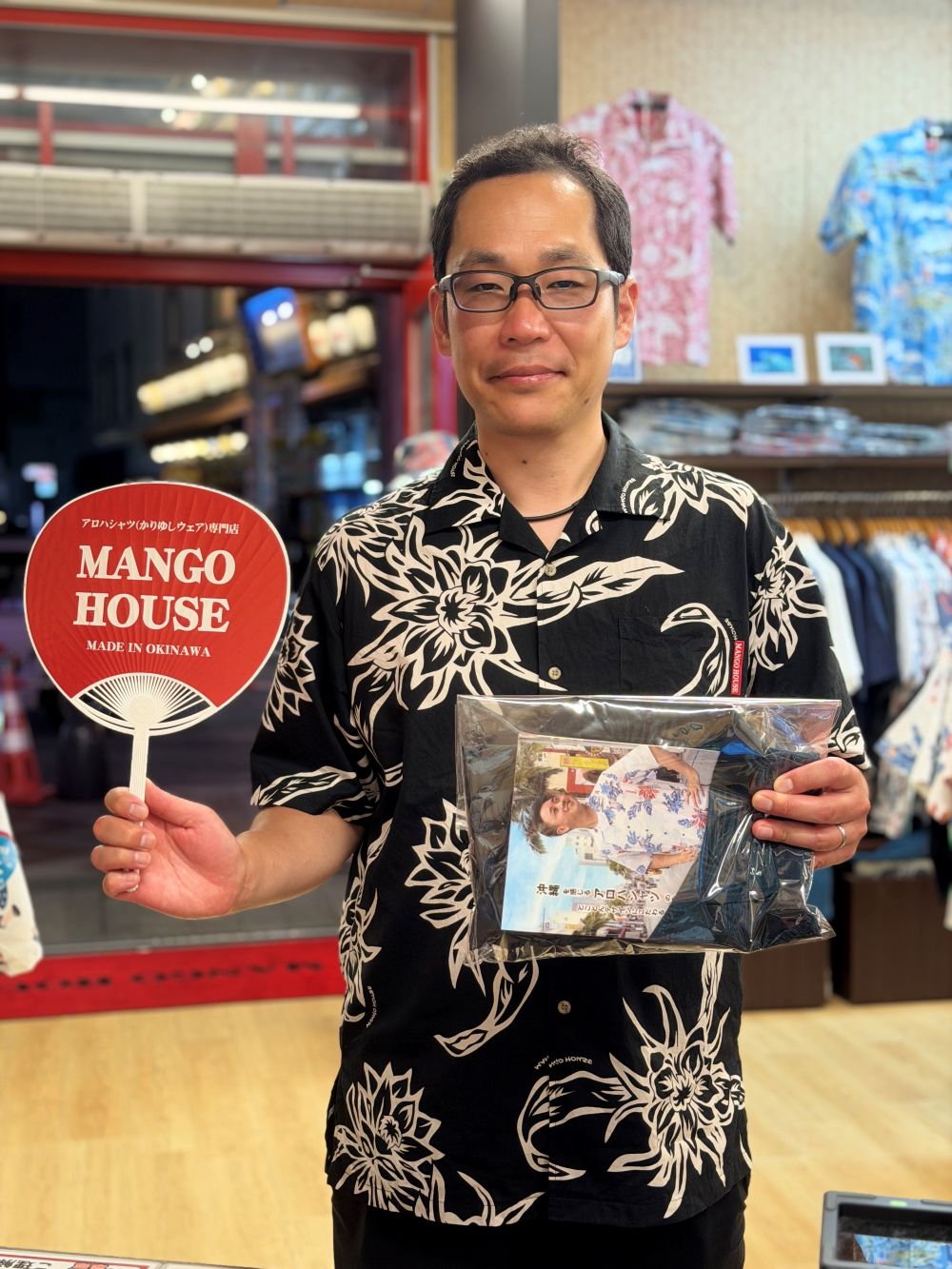 前回お選びいただいたマンゴハウスのかりゆしウェアを着用されて、ご来店くださったお客様✨🏝️🌈🌺