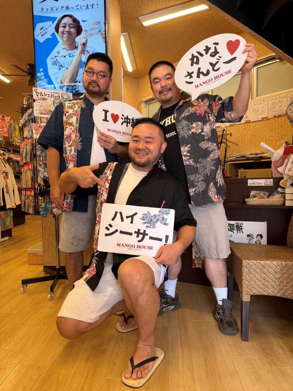 かりゆしウェアを気に入って、お友達を連れて再びご来店してくださったお客様✨🏝️🌈🌺