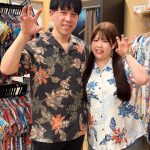 シーサー柄のかりゆしウェアを着てシーサーポーズで記念撮影♪