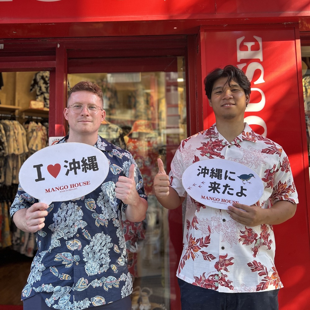 海外からお越しのお客様🌎友人にマンゴハウスのかりゆしウェアを紹介する為、3号店にご来店🌺✨