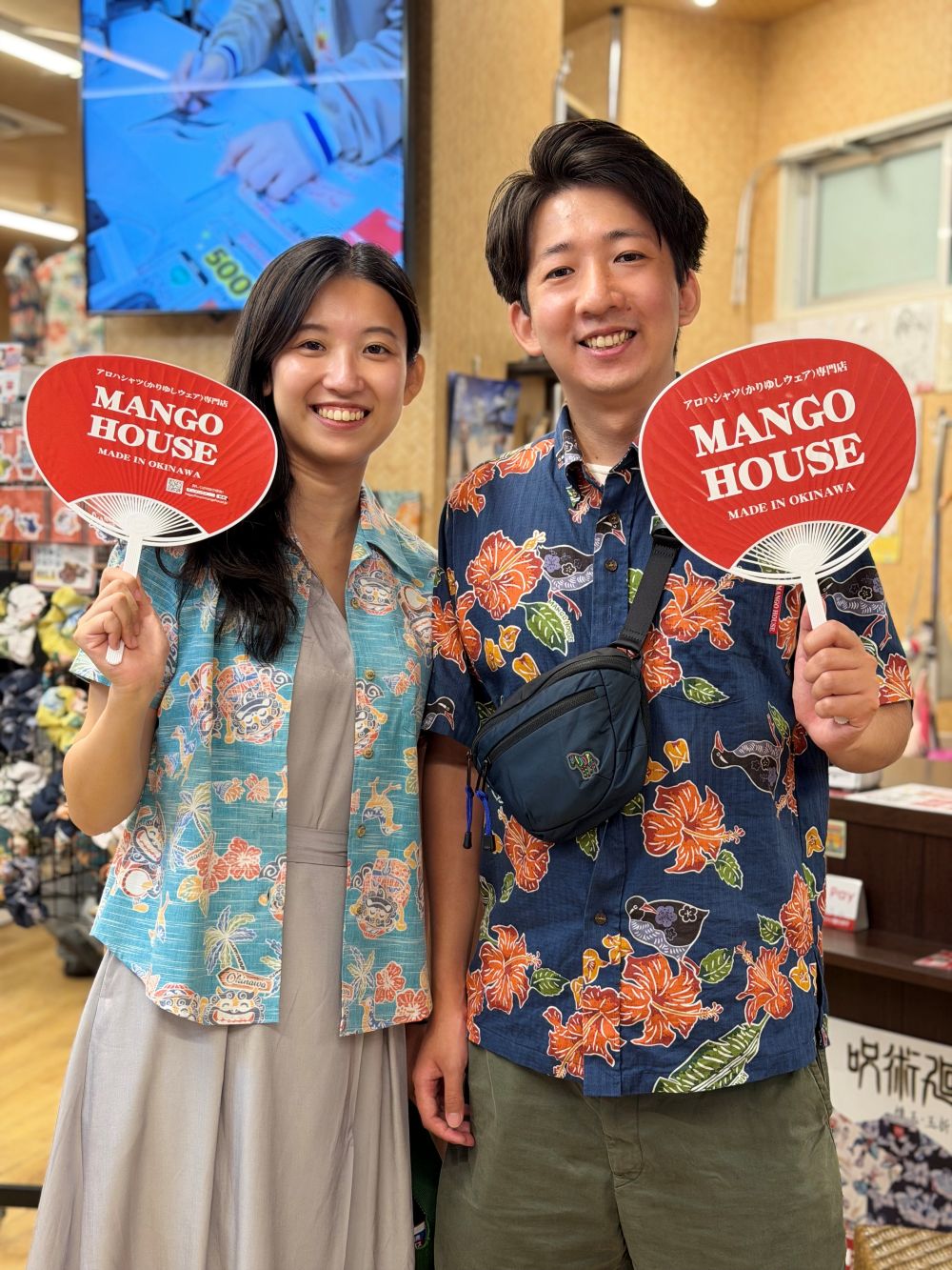 マンゴハウスのかりゆしウェアに早速お着替えして、沖縄を思いっきり満喫されたお客様✨🏝️🌈🌺