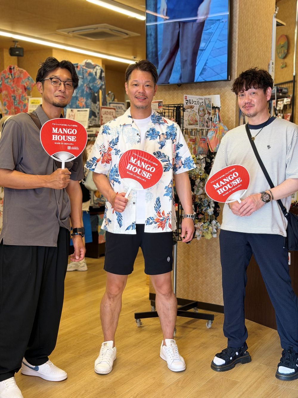 長崎県からお越しの3人組✈️暑さも吹き飛ぶ爽やかカラーのシーサーデザイン✨