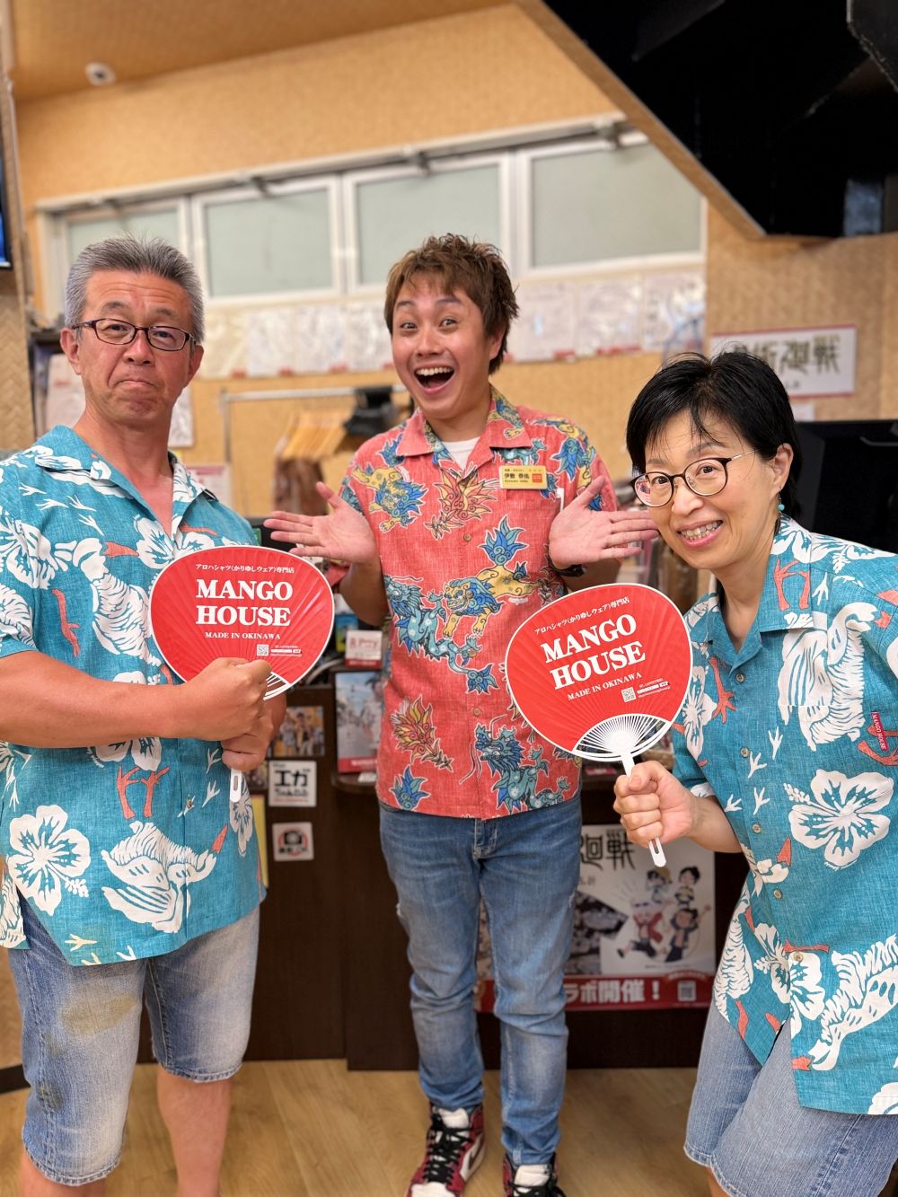 ヤンバルクイナ柄ーのかりゆしウェアを着用されてデザイナーに逢いに来てくださいました♪