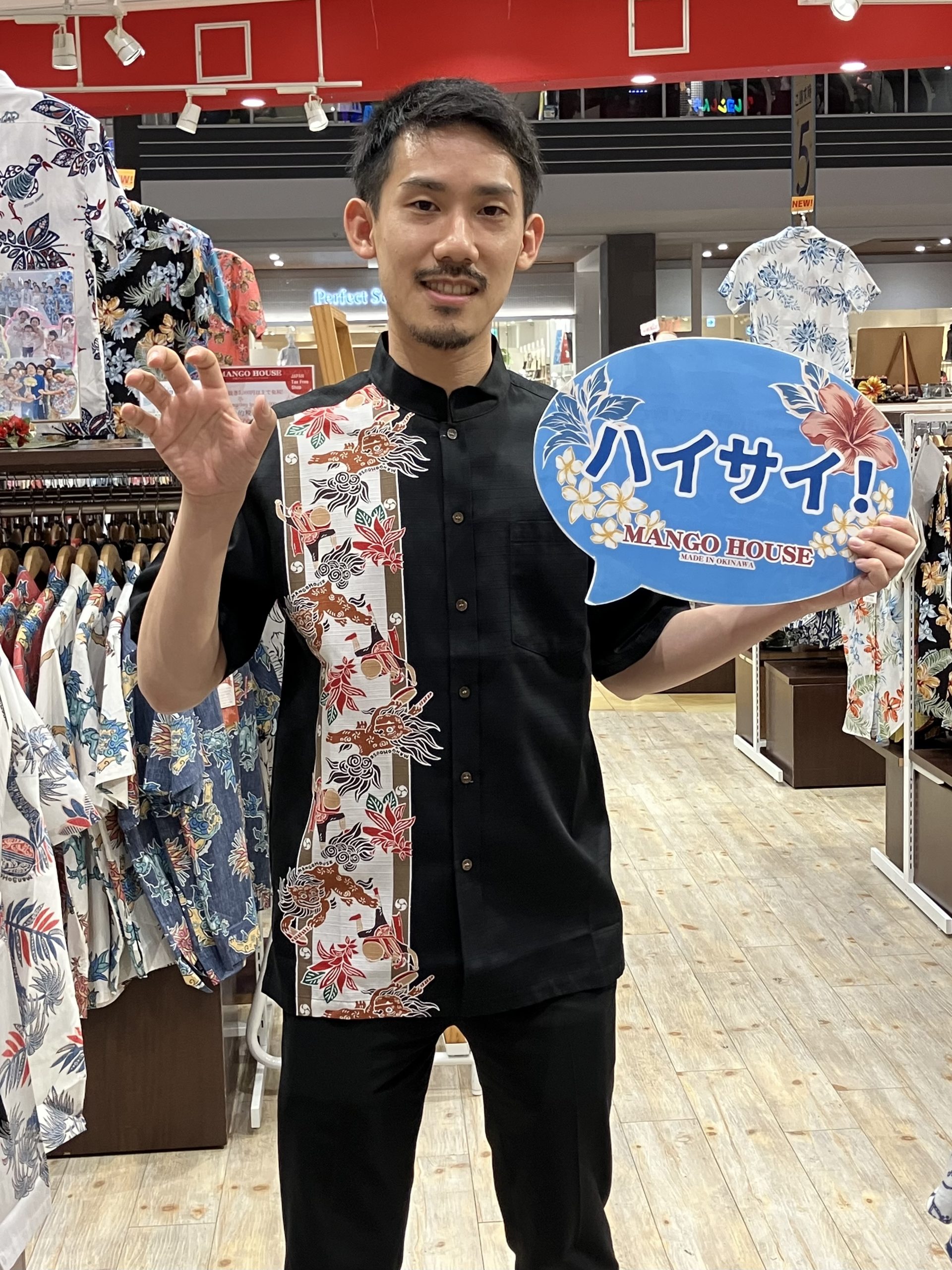 襟元がオシャレなマオカラーをゲット！“シーサー”のポージングも決まりました♪