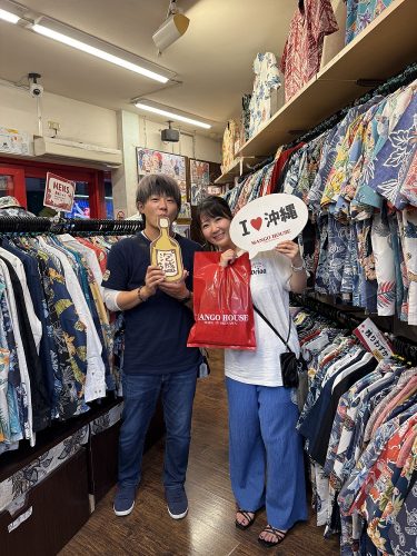 旅行で沖縄を訪れたご夫婦様✈🌴初めてのかりゆしウェアをゲット✨
