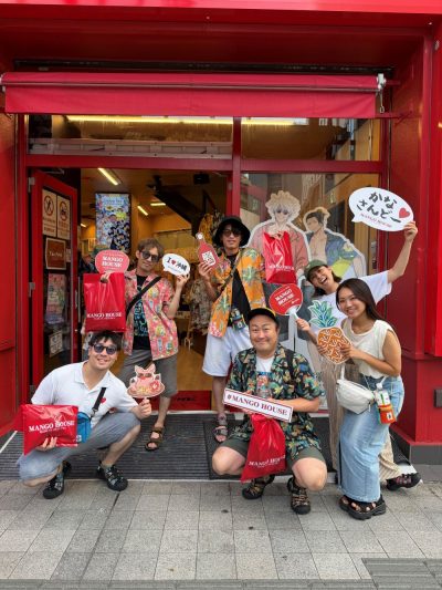 大阪からのお客様マンゴハウスでお気に入りのかりゆしウェアを選んでいただきました。