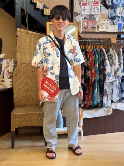 京都からのお客様、マンゴハウス人気ナンバーワンのかりゆしウェアを纏う！