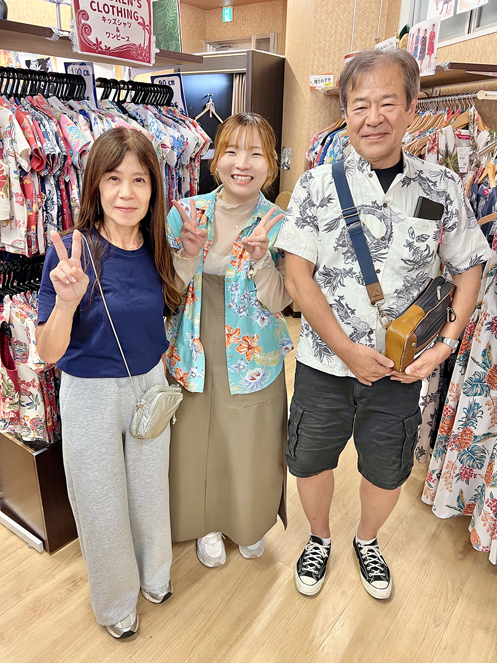 石垣島で着るかりゆしウェアをマンゴハウスで選んでくれました！