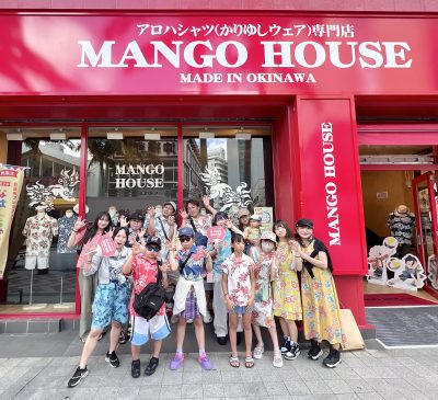 親族みんなで沖縄旅行の思い出にマンゴハウスへ