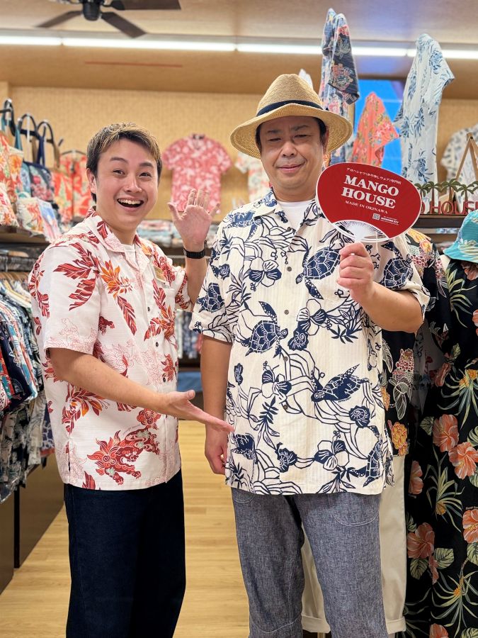 対応したスタッフデザインのウミガメ型柄かりゆしウェア着用でご来店です♪