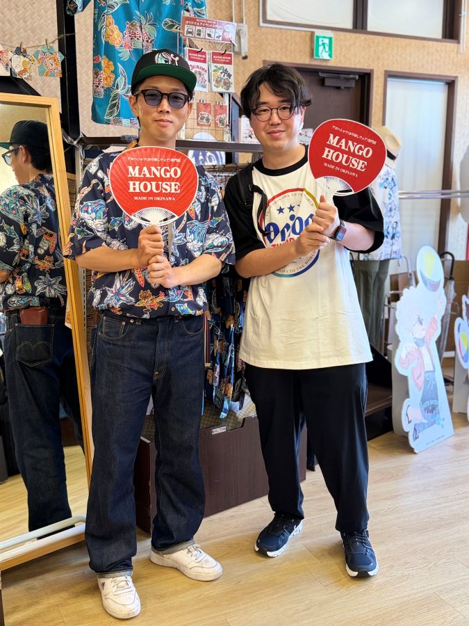 シーサーサーファー柄かりゆしウェアを着用されて再来店しくてくださったお客様♪