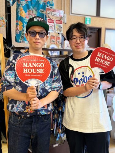 シーサーサーファー柄かりゆしウェアを着用されて再来店しくてくださったお客様♪