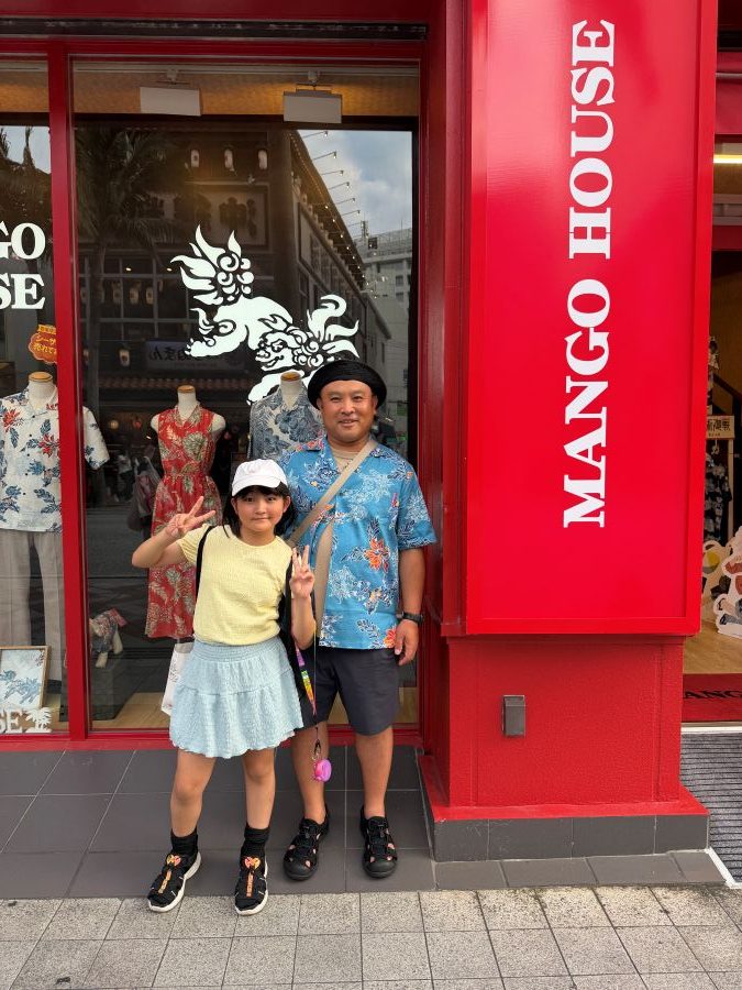 人気ナンバー１デザインのかりゆしウェアを気に入っていただきました♪