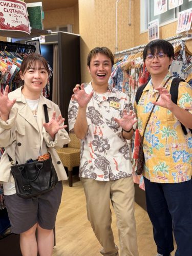 かりゆしウェアを着用されてマンゴハウスへ再来店♪