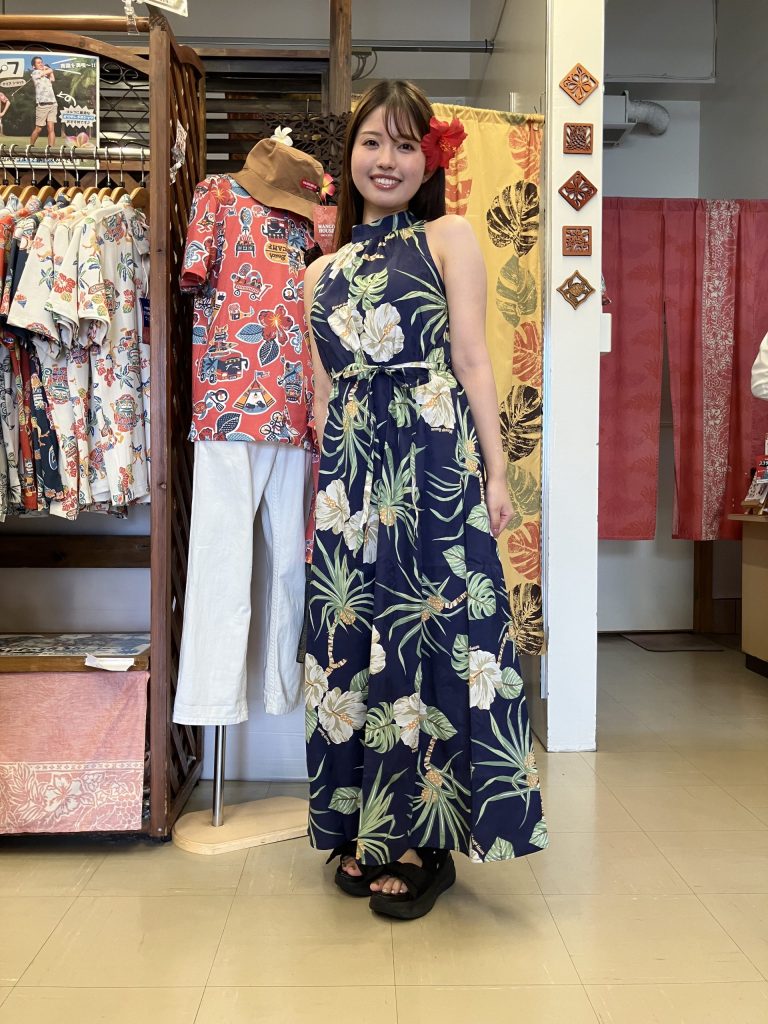 アダン柄のワンピースでお出かけ♪