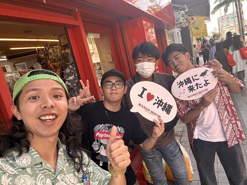 修学旅行でお越しのお客様🌺シーサー柄のかりゆしウェアをゲット✨