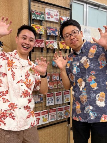 南国ビアガーデン柄のかりゆしを着てデザイナーと記念撮影♪