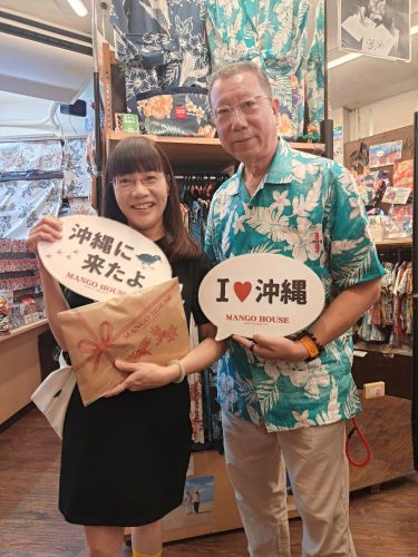 香港からのリピーター様！お気に入りのリネンシャツで再会のご来店😆