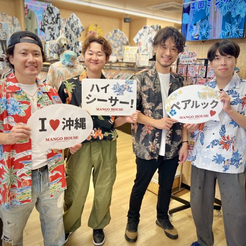 マンゴハウスのかりゆしウェアを着て来店したリピーターのお客様とご友人
